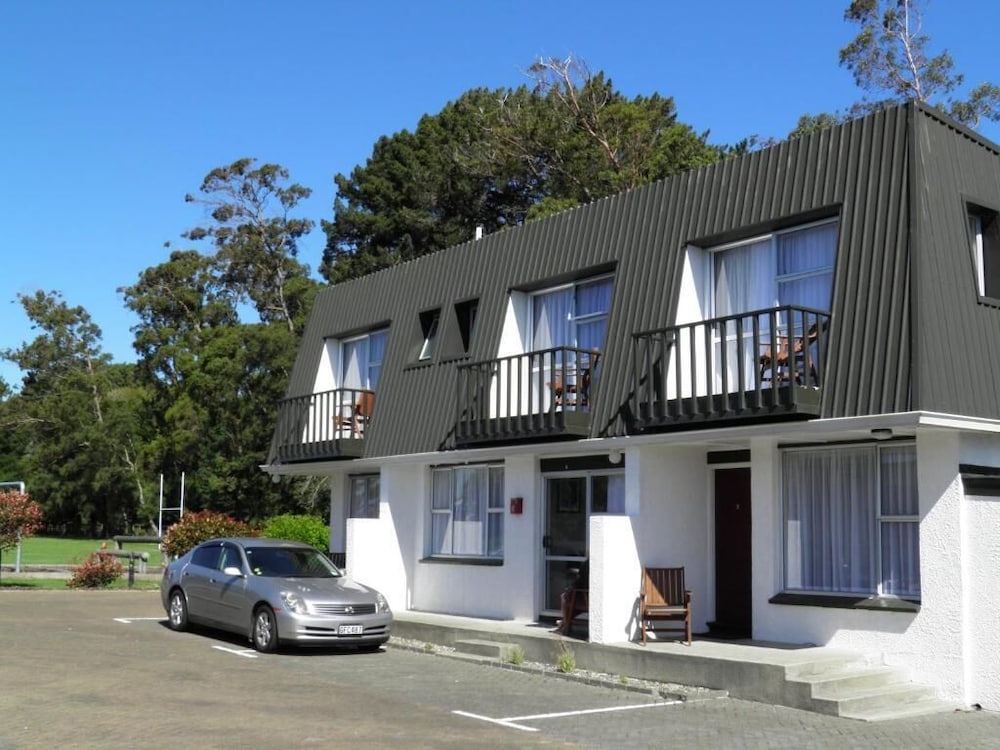 Queens Park Motels 50/60