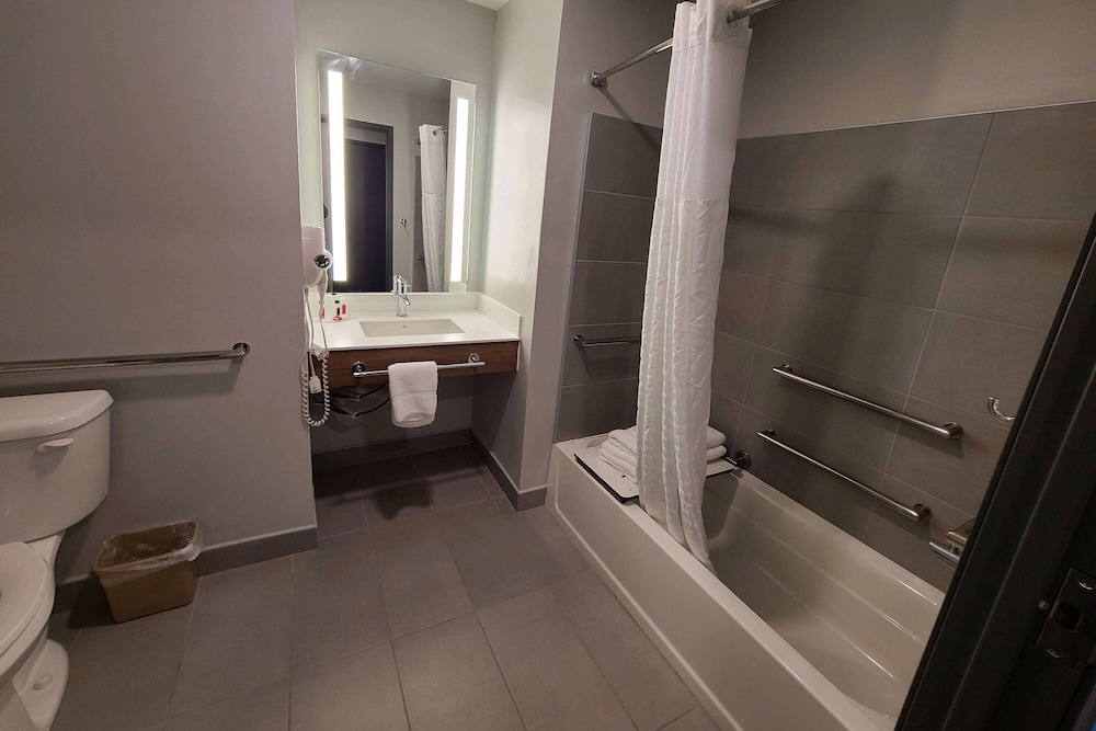 Microtel Inn & Suites by Wyndham Milford 52/54