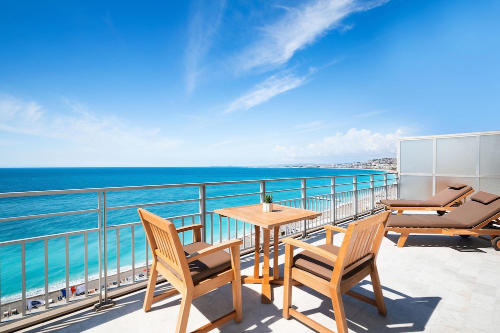 LE MERIDIEN NICE 52/66