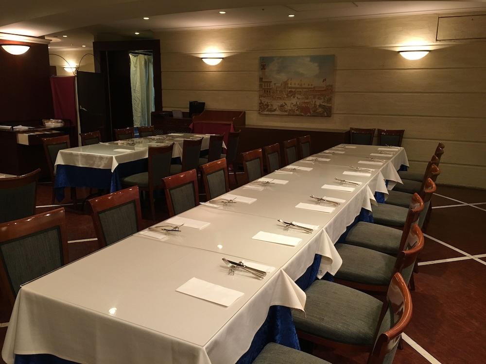 Hotel Camelot Japan 36/39