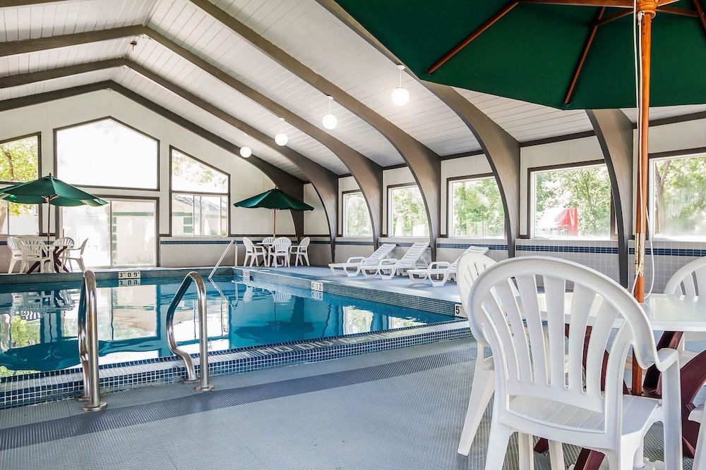 Quality Inn & Suites Des Moines - Merle Hay Road 24/39