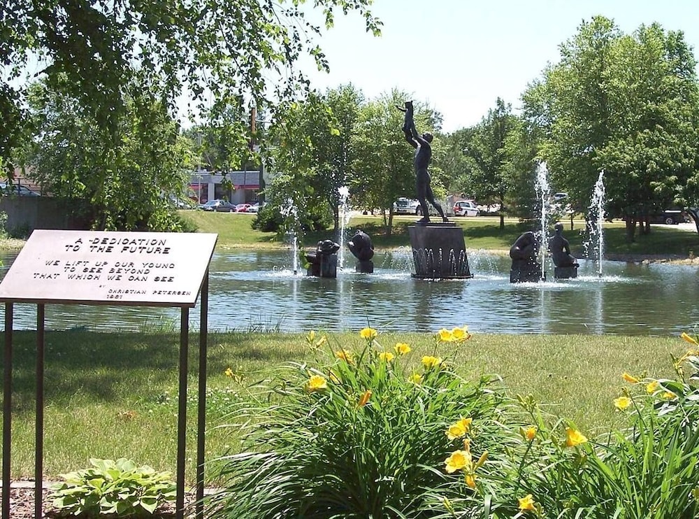 Rock Island Inn & Suites Marshalltown 47/55