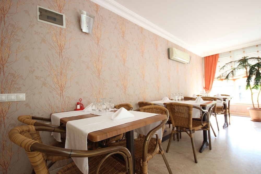 MINTA APART HOTEL 36/57