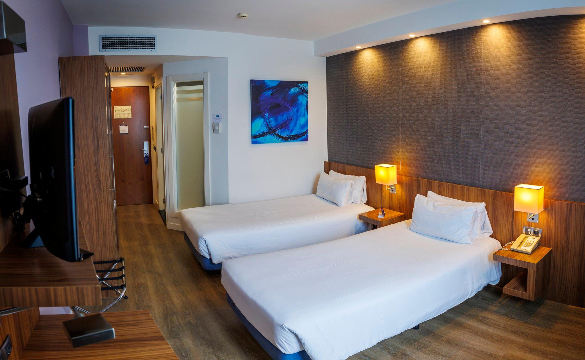 Standard, Double or Twin Bed, Holiday Inn Express Bilbao 2/10