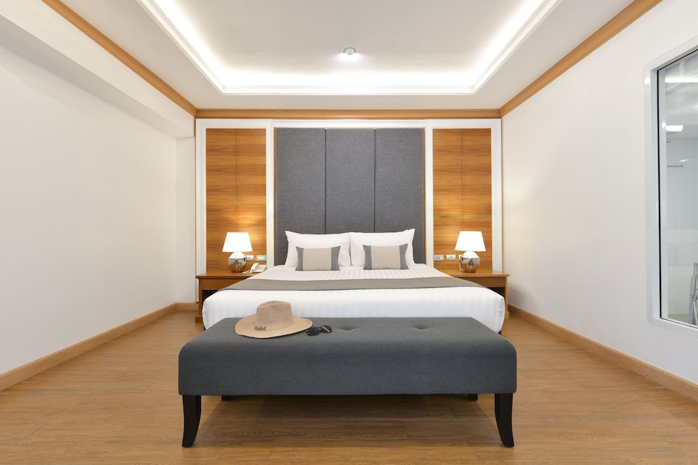 SUITE, DOUBLE BED, LIVING AREA