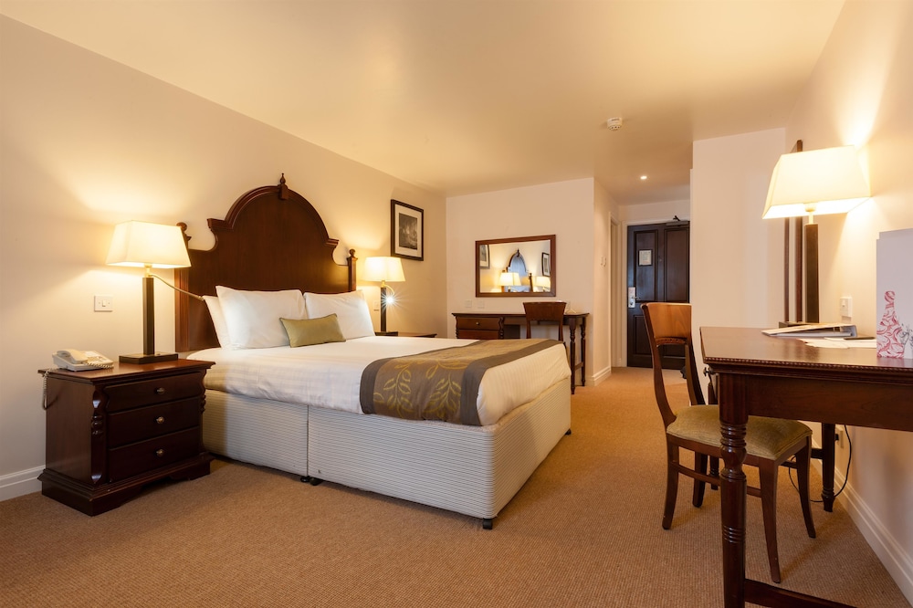 De Vere Tortworth Court Ex Tortworth Court Four Pillars 10/69