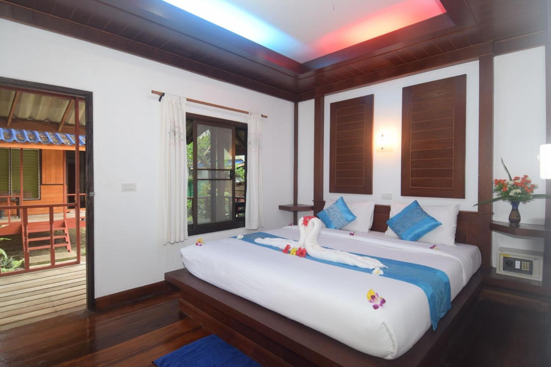 Lanta Long Beach Hostel 14/50