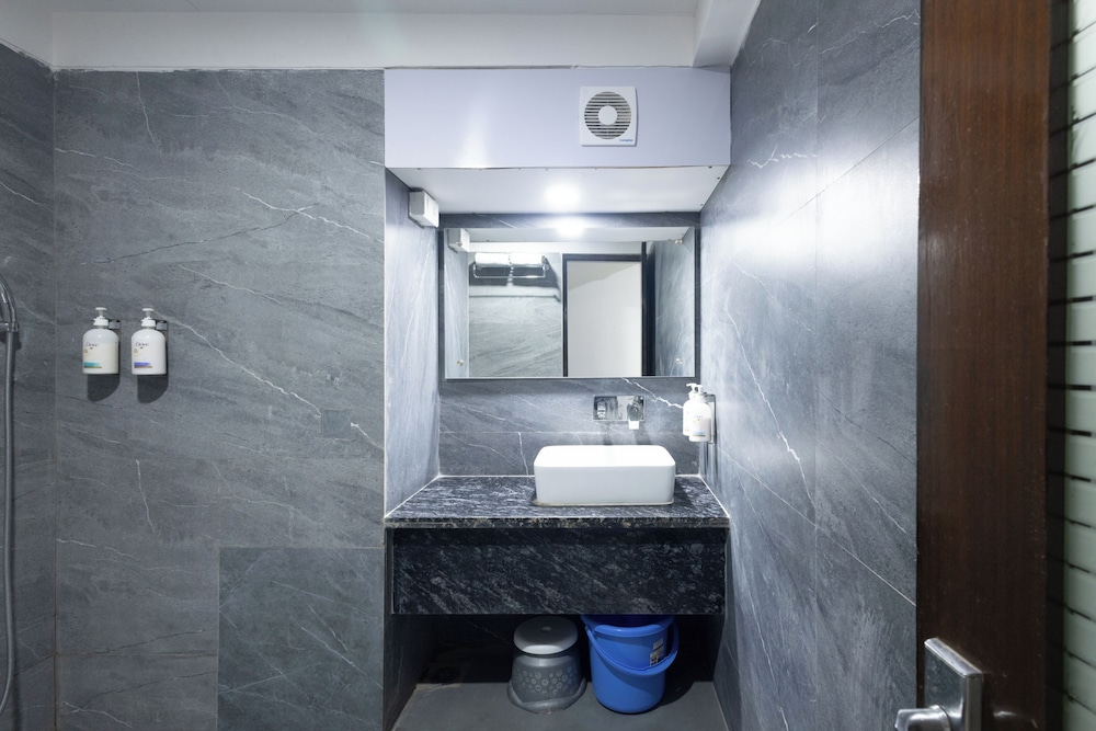 Capital O 33294 Hotel Sapphire Regency (Ex. Sapphire Regency) 47/50