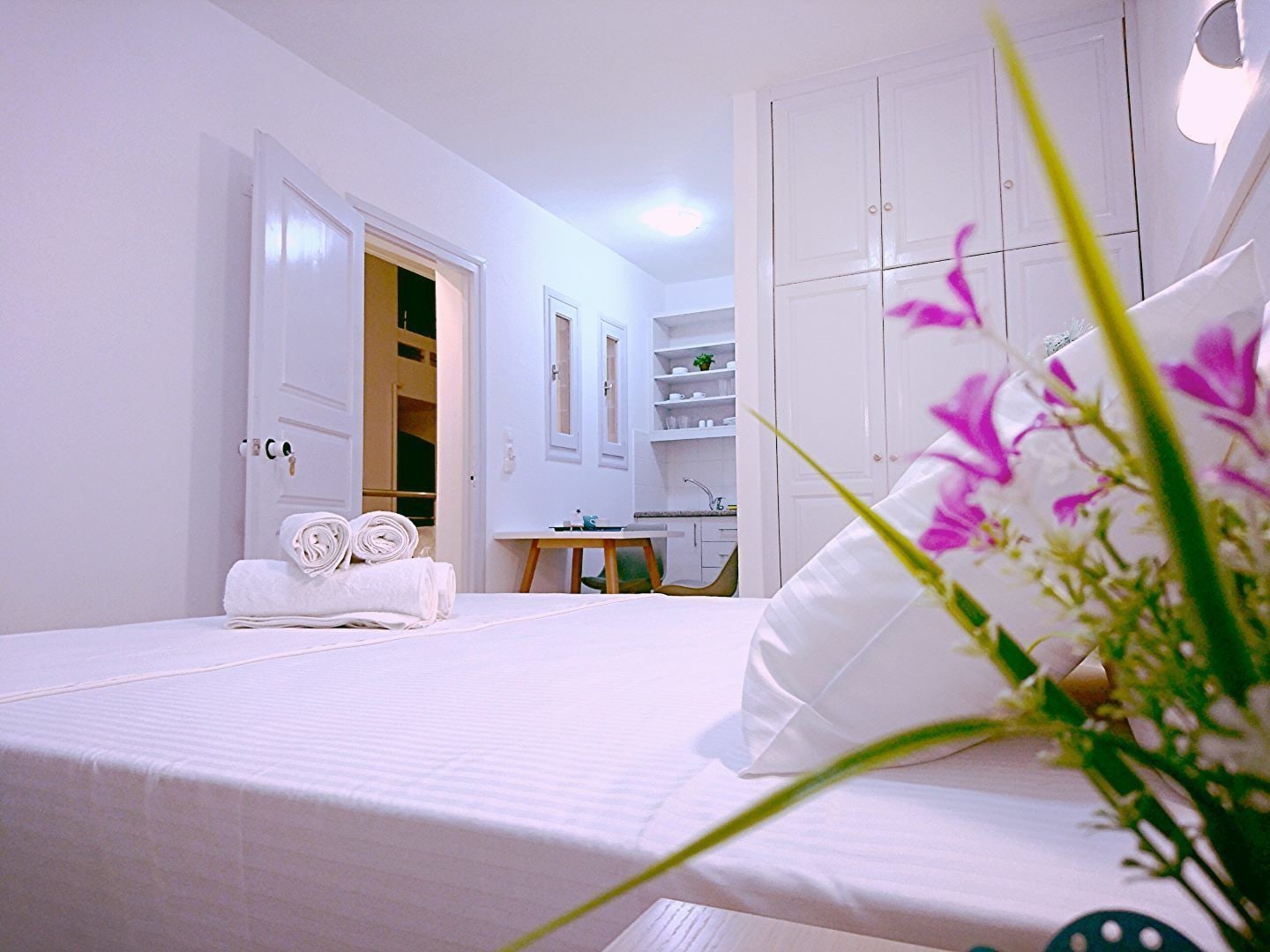 STUDIO, KING BED, MOUNTAIN VIEW, SOFA