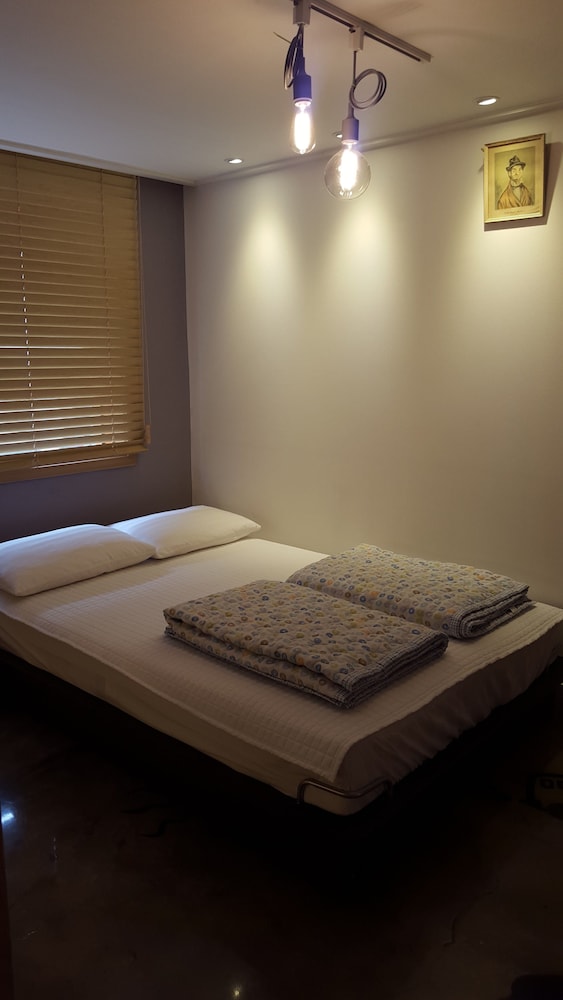 High Street Guest House 2/50