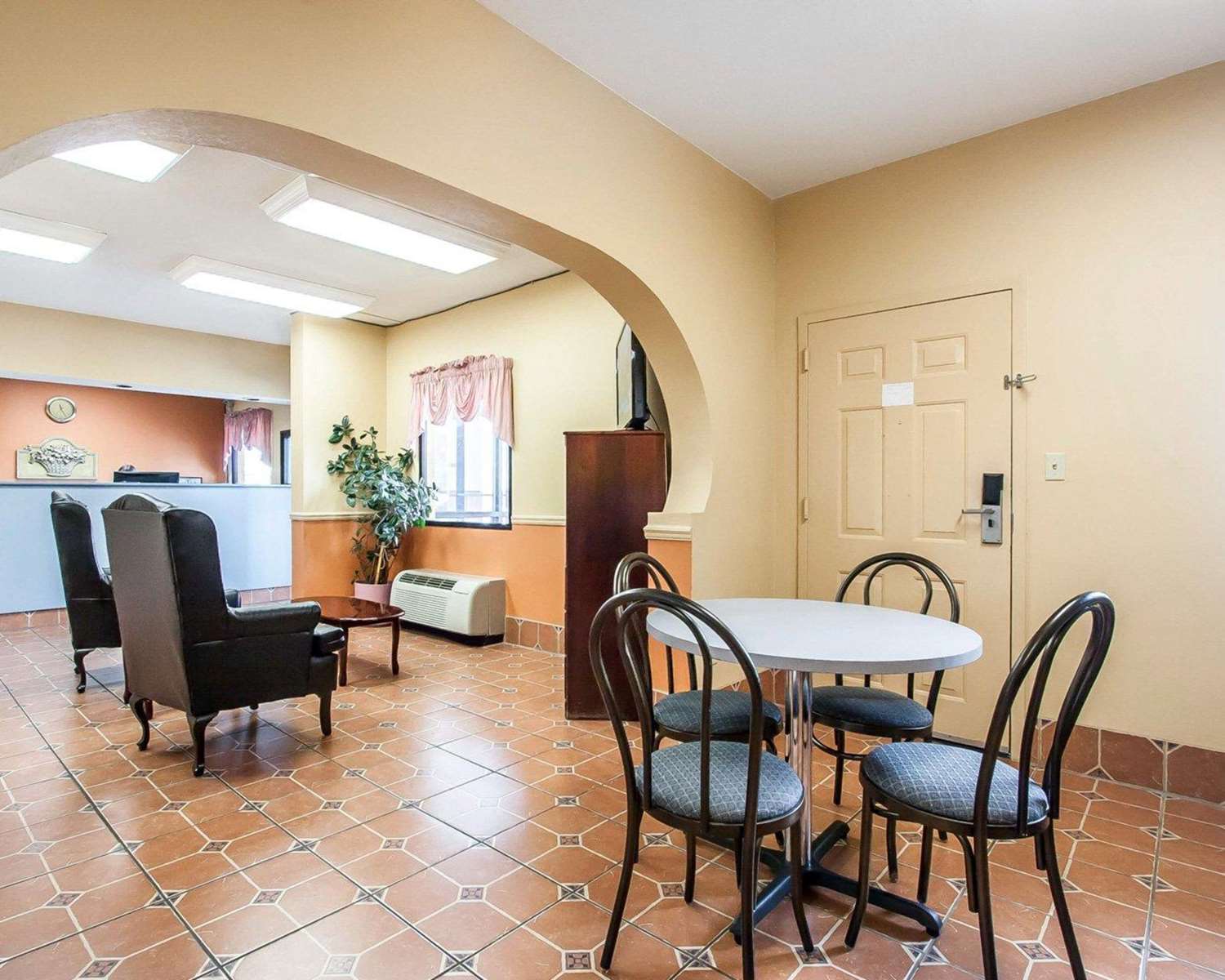 Econo Lodge Inn & Suites Tuscaloosa I-20 29/37