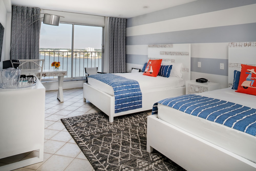 Blockade Runner Beach Resort 18/70