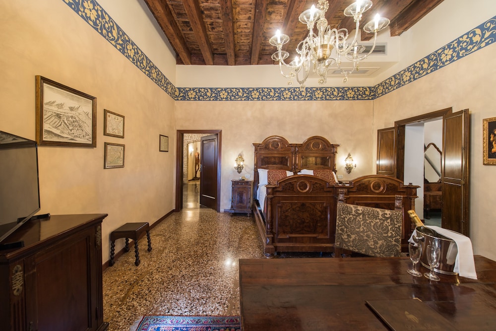 Palazzo Priuli 56/66