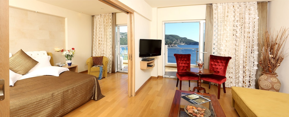 Akrotiri Beach - Adults Only 43/68