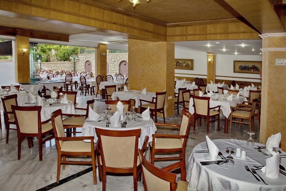 Jo-An Beach Hotel 65/93
