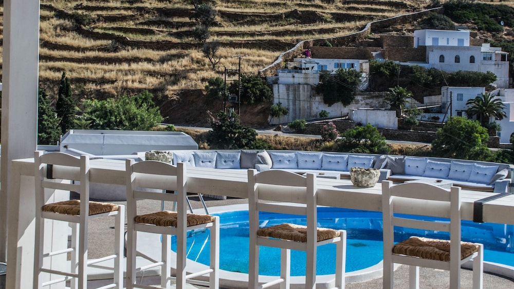 Levantes Ios Boutique Hotel 61/74