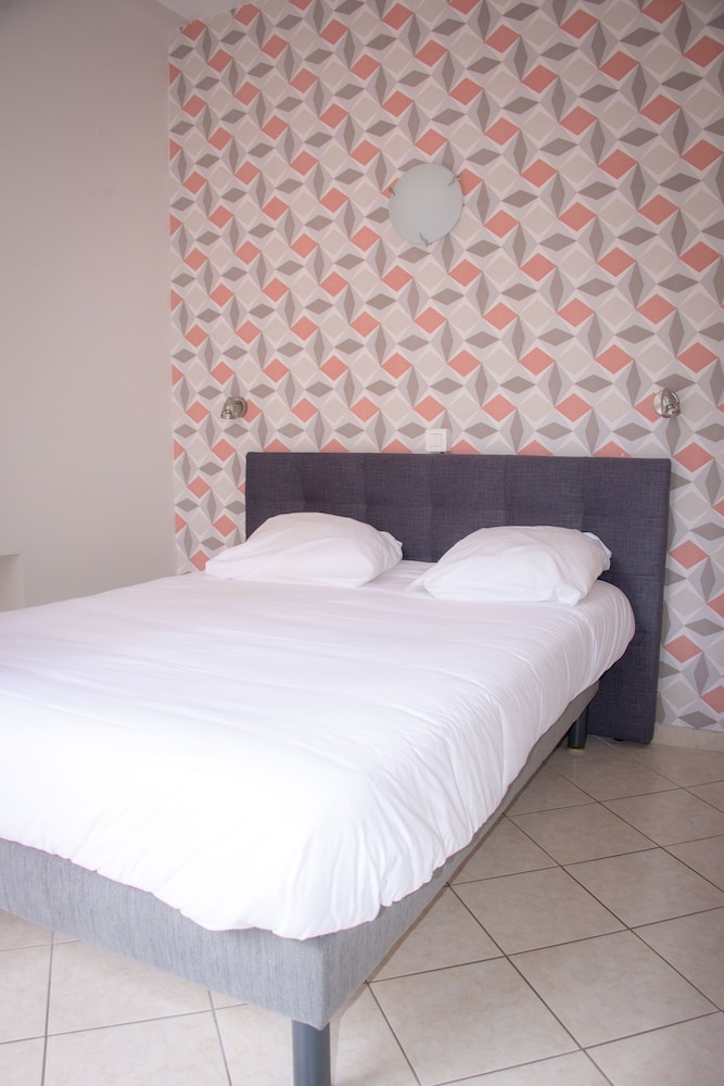 Hôtel Reine D'Azur 18/50