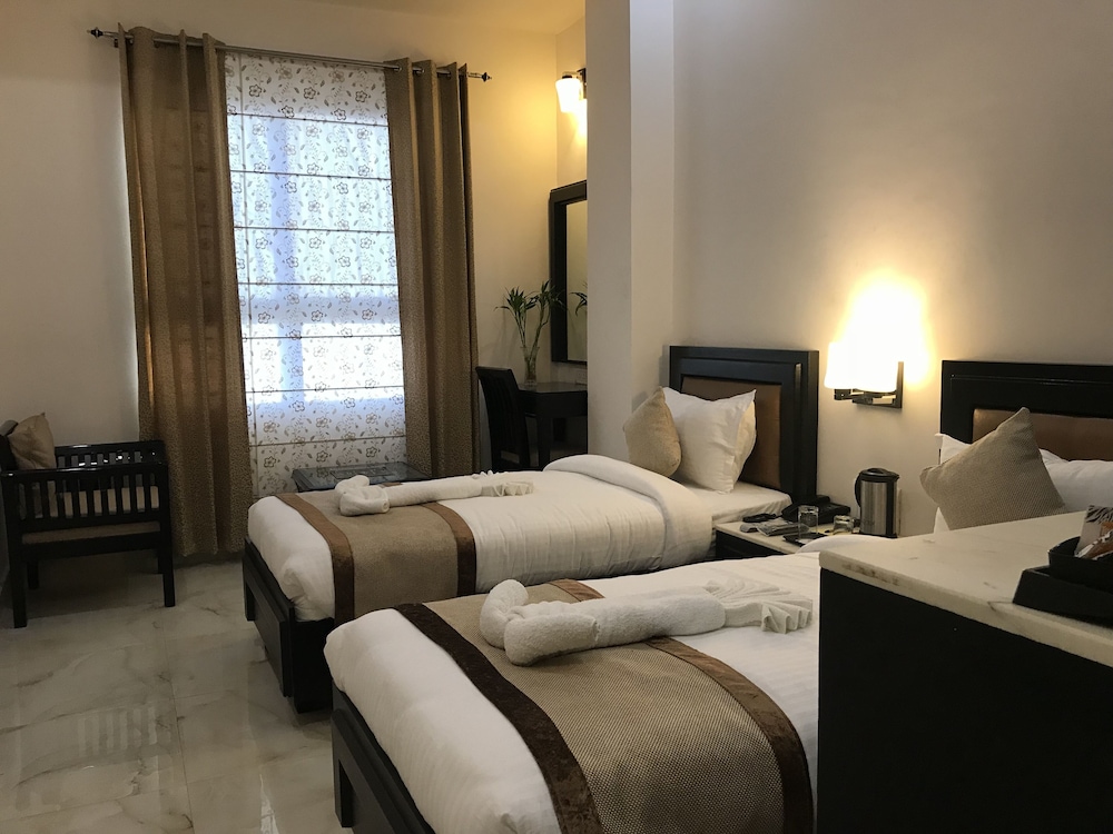 Hotel Bahia Heights 6/28