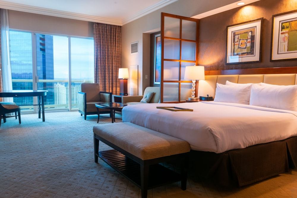 The Signature at MGM Grand - All Suites 9/60