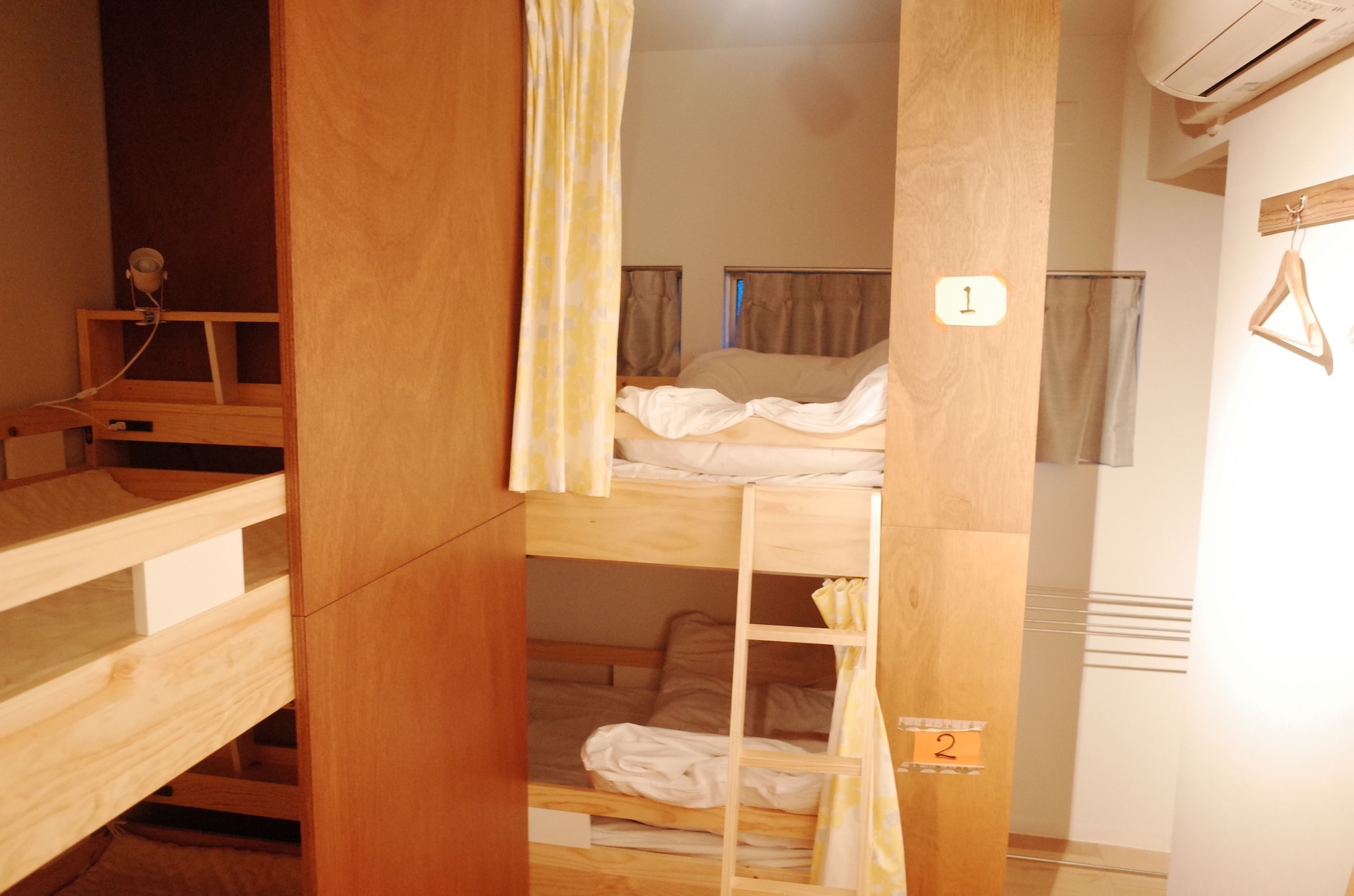 Basic, 2 Bunk Beds