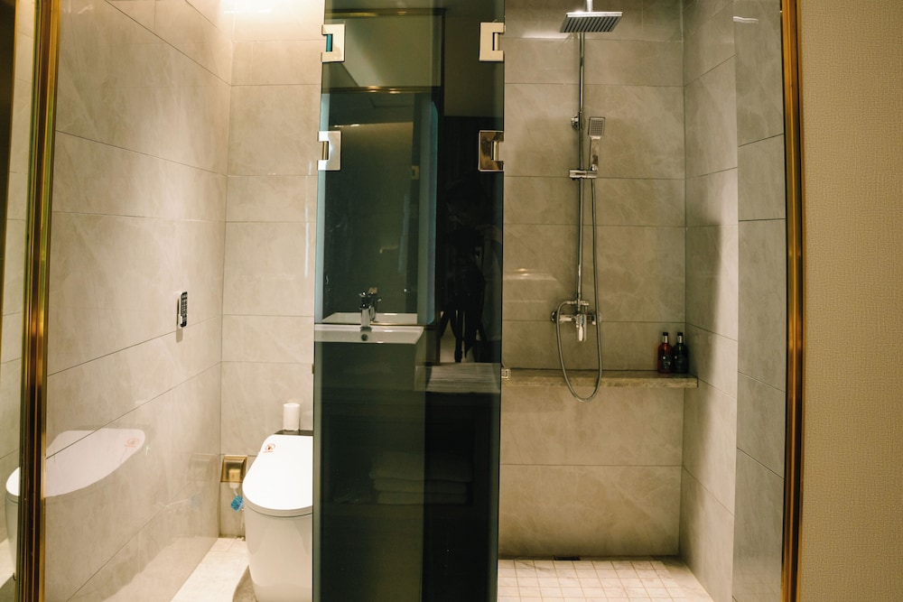Denise Hotel Shangxiajiu 30/31