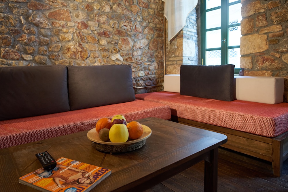 Athenian Residences 40/50
