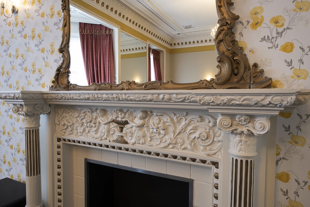 Grosvenor Suites 8/46