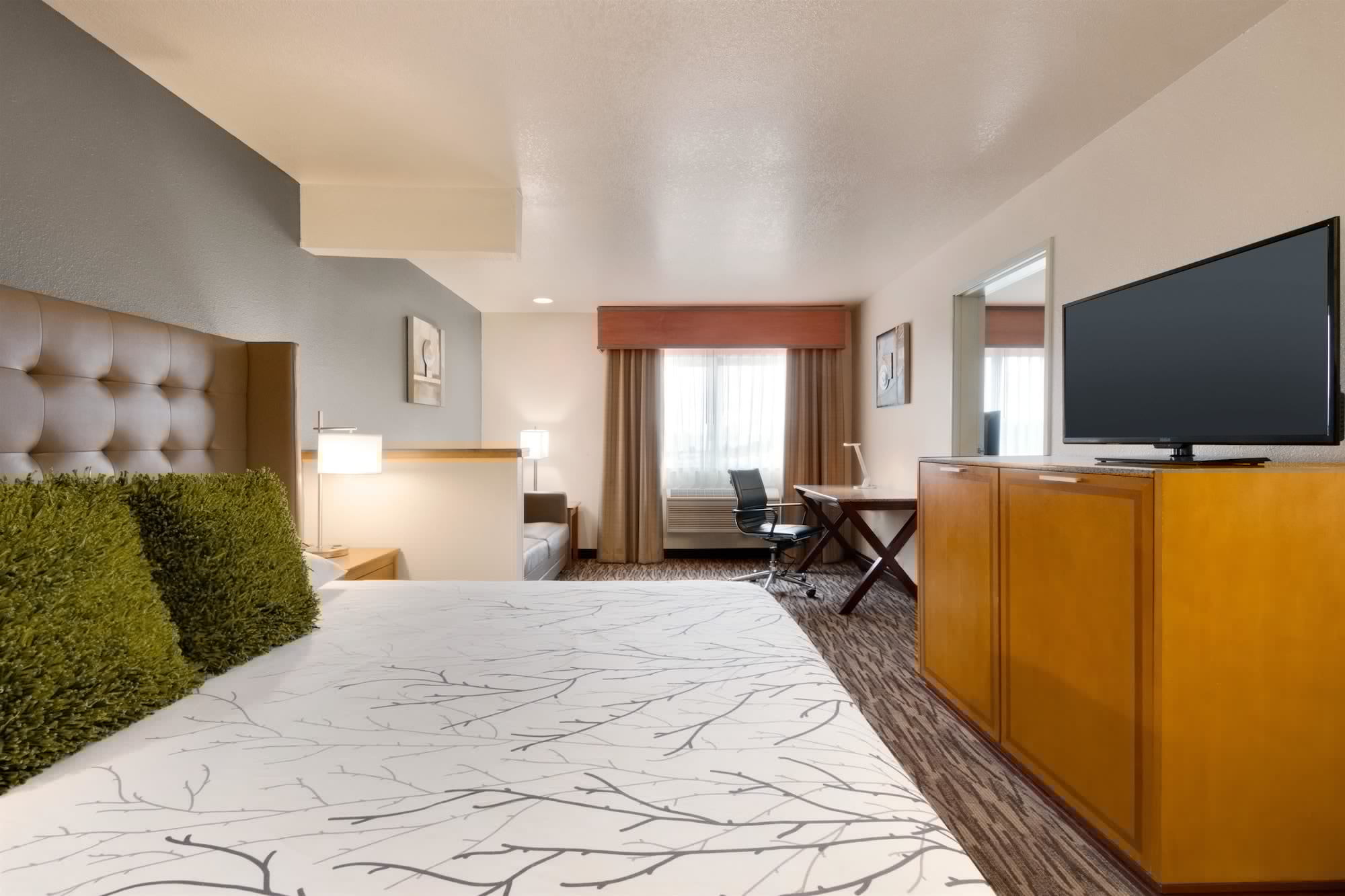 غرفة قياسية بسرير كينج، Best Western Plus Peppertree Airport Inn 8/10