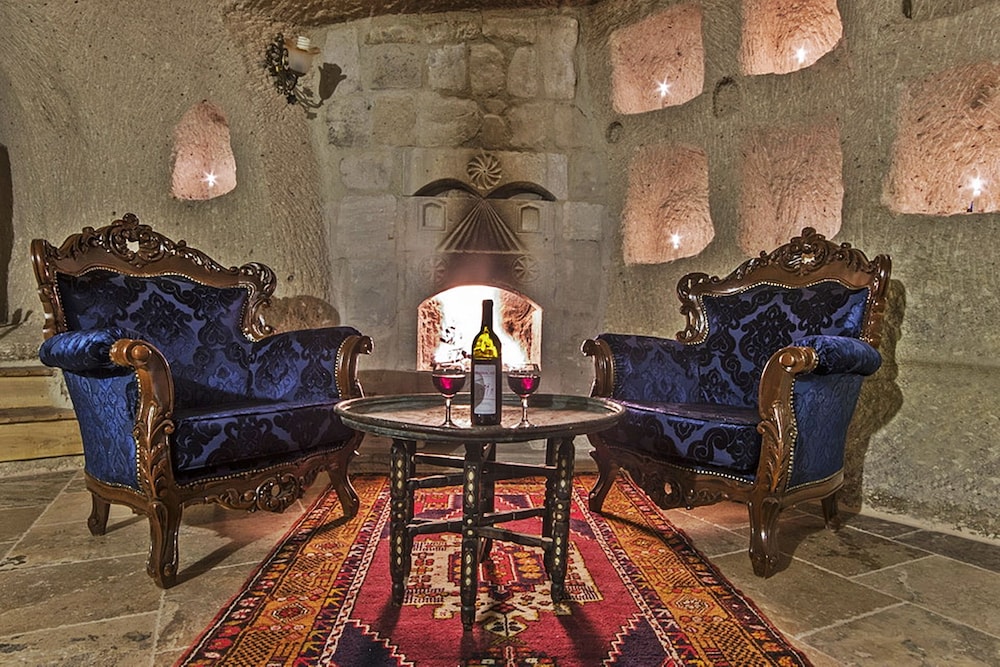 Antique Terrace Suites 28/50