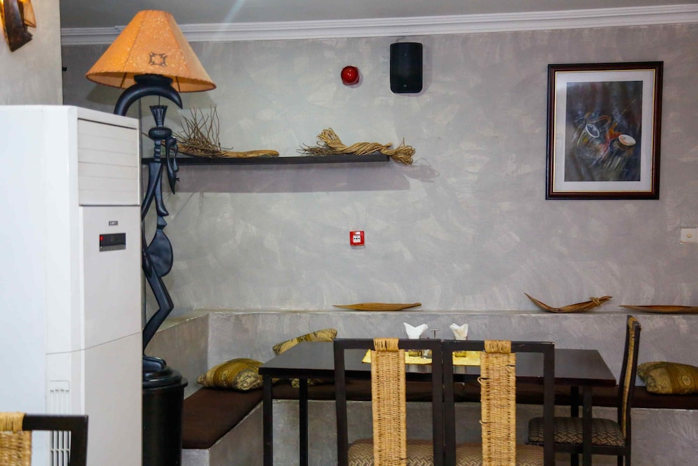 Midindi Hotel 54/61