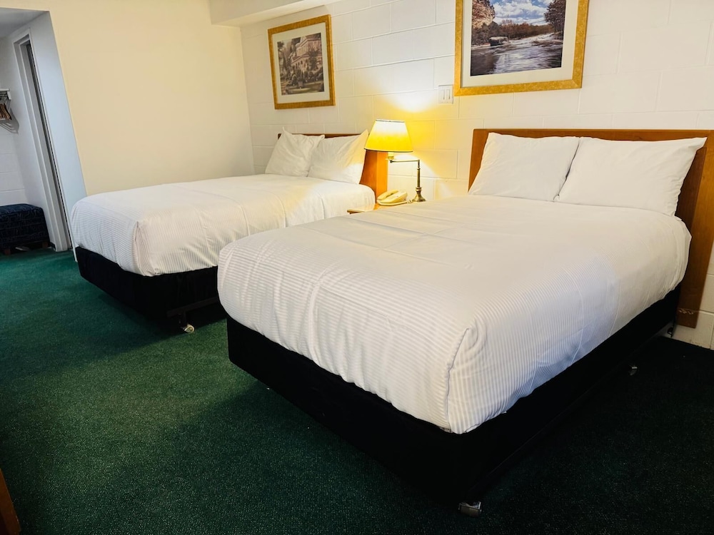 Moosejaw Inn 8/32