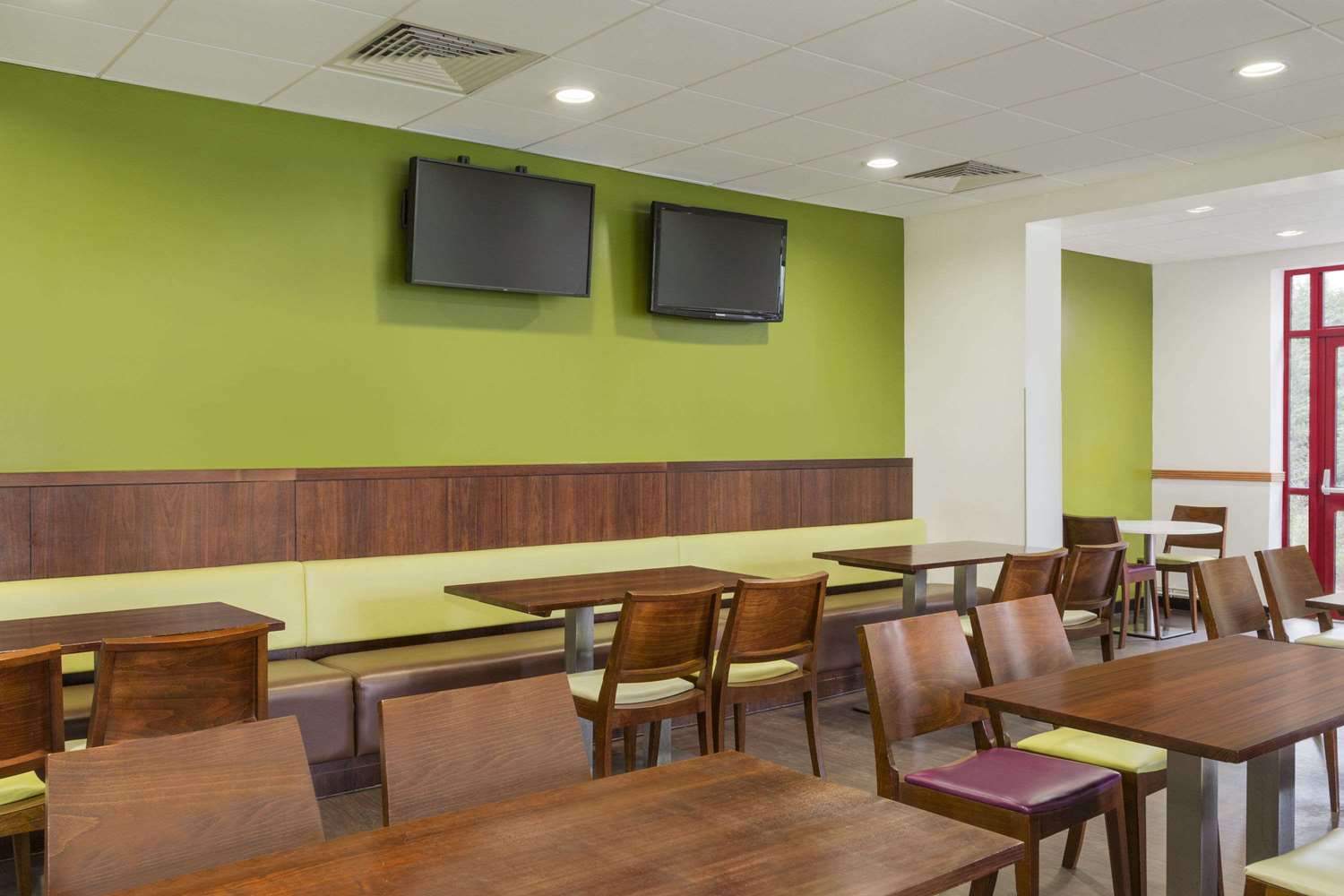 Days Inn by Wyndham Magor 7/12