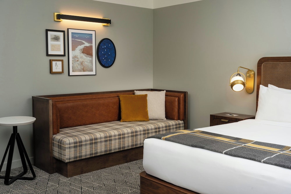 Tower, Premium, King Bed