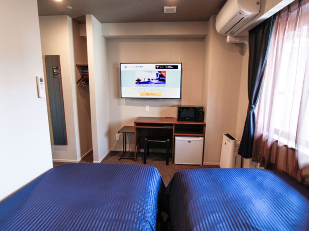 ROOM, TWIN BEDS