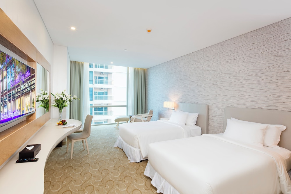 GRAND, TWIN BEDS