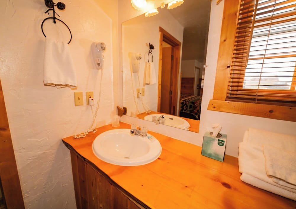 Chinook Winds Motel 75/76