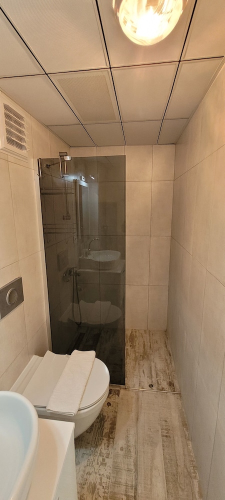 Tenes Otel 34/41