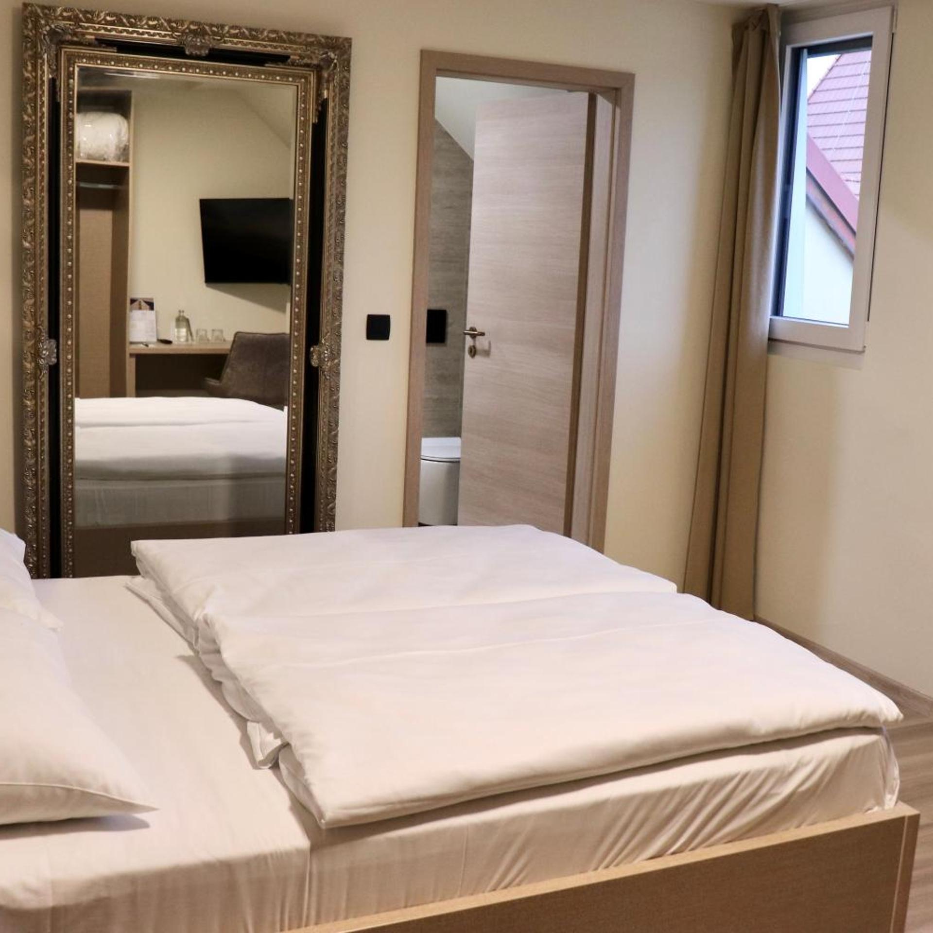 Room, Double Bed, Attic، Hotel Evropa Celje 2/9