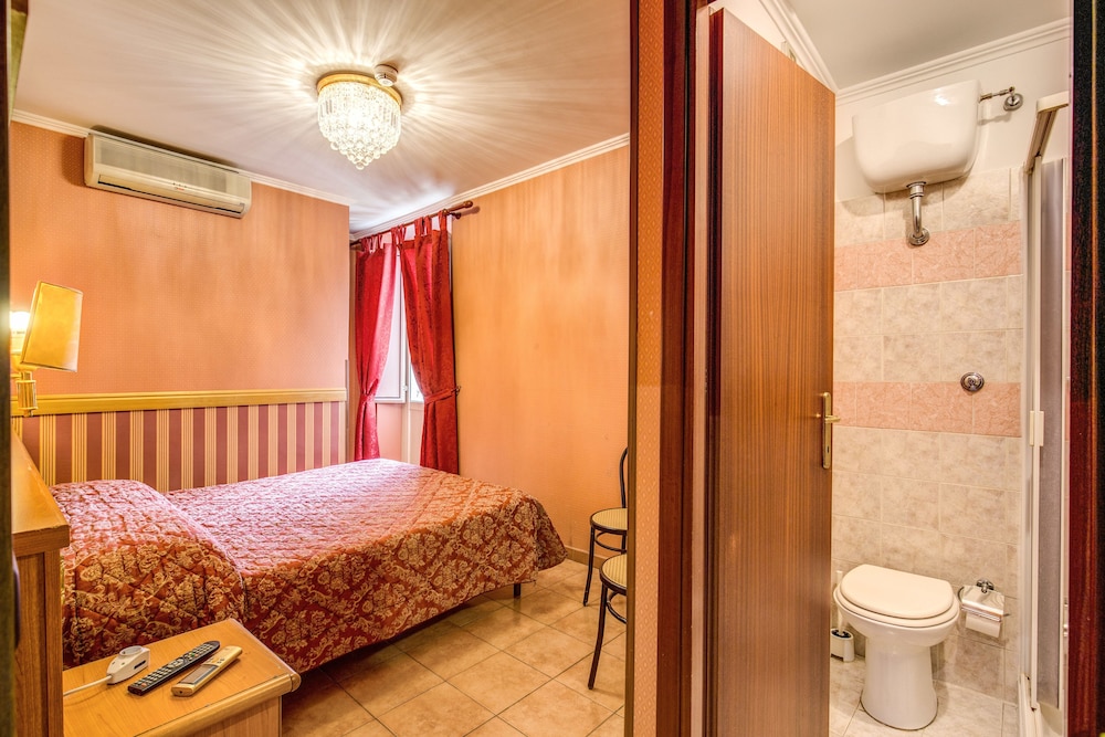 Virginia Hotel 27/63