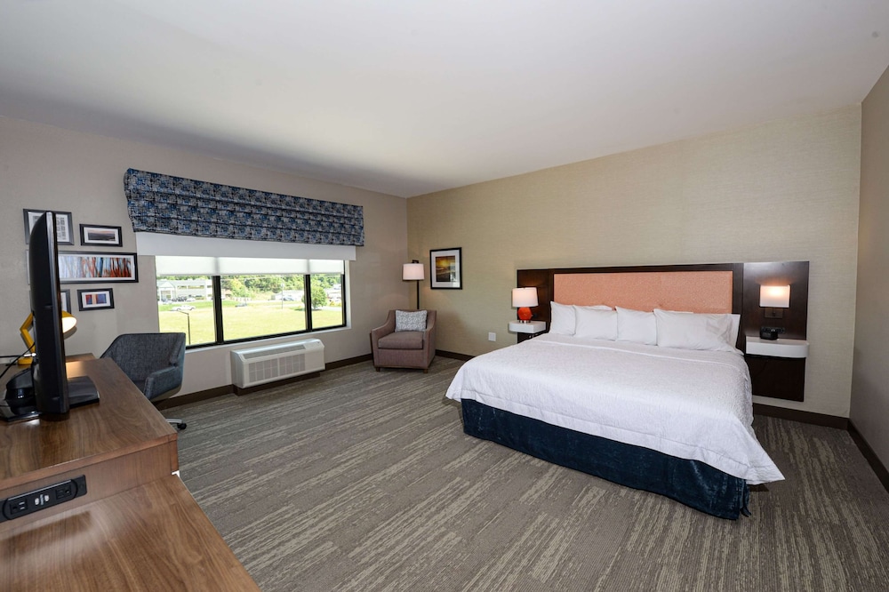 Hampton Inn Suites Lenoir Nc 31/76