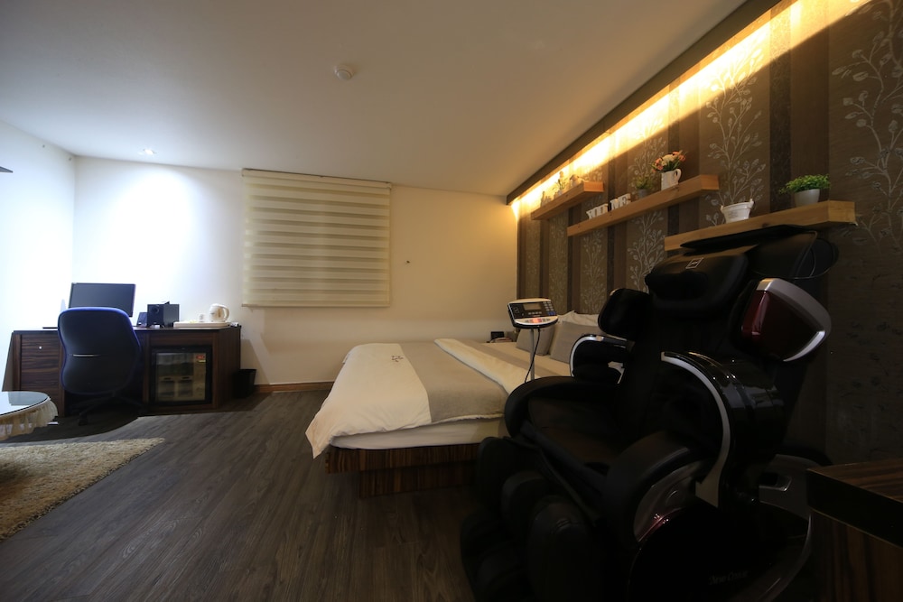 Busan H-Avenue Hotel Seomyeon Station 48/58