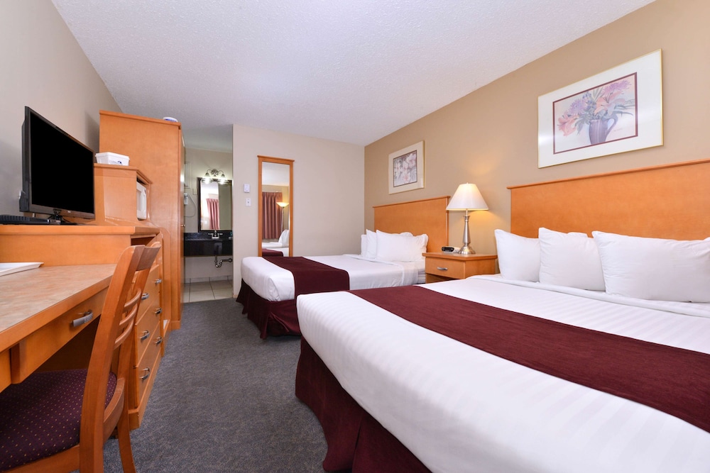 جناح استوديو بسريرين كوين، Canadas Best Value Inn Suites Vernon 2/4
