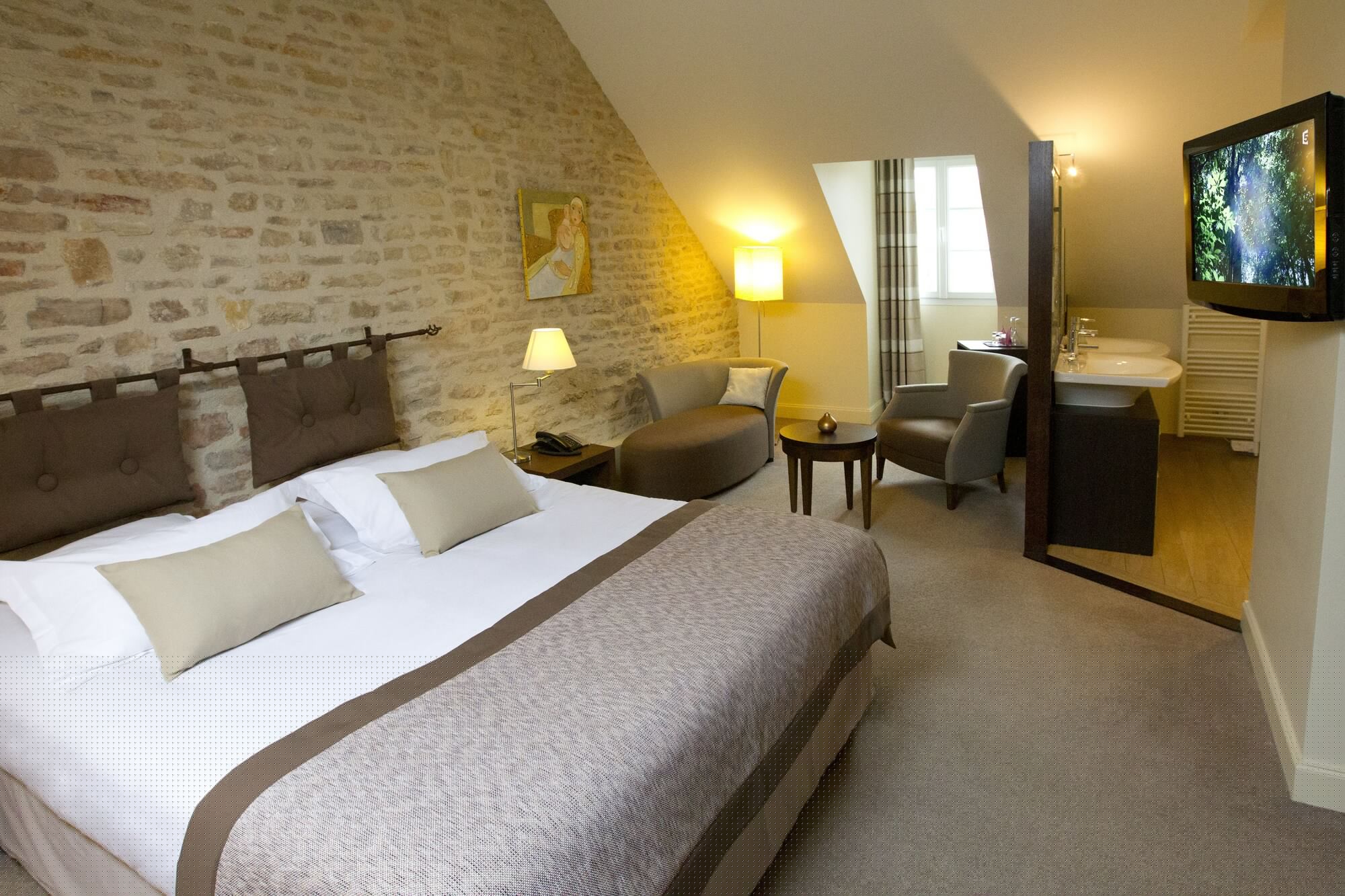 غرفة سوبيريور بسرير كينج، Hotel The Originals de la Paix Beaune 2/10
