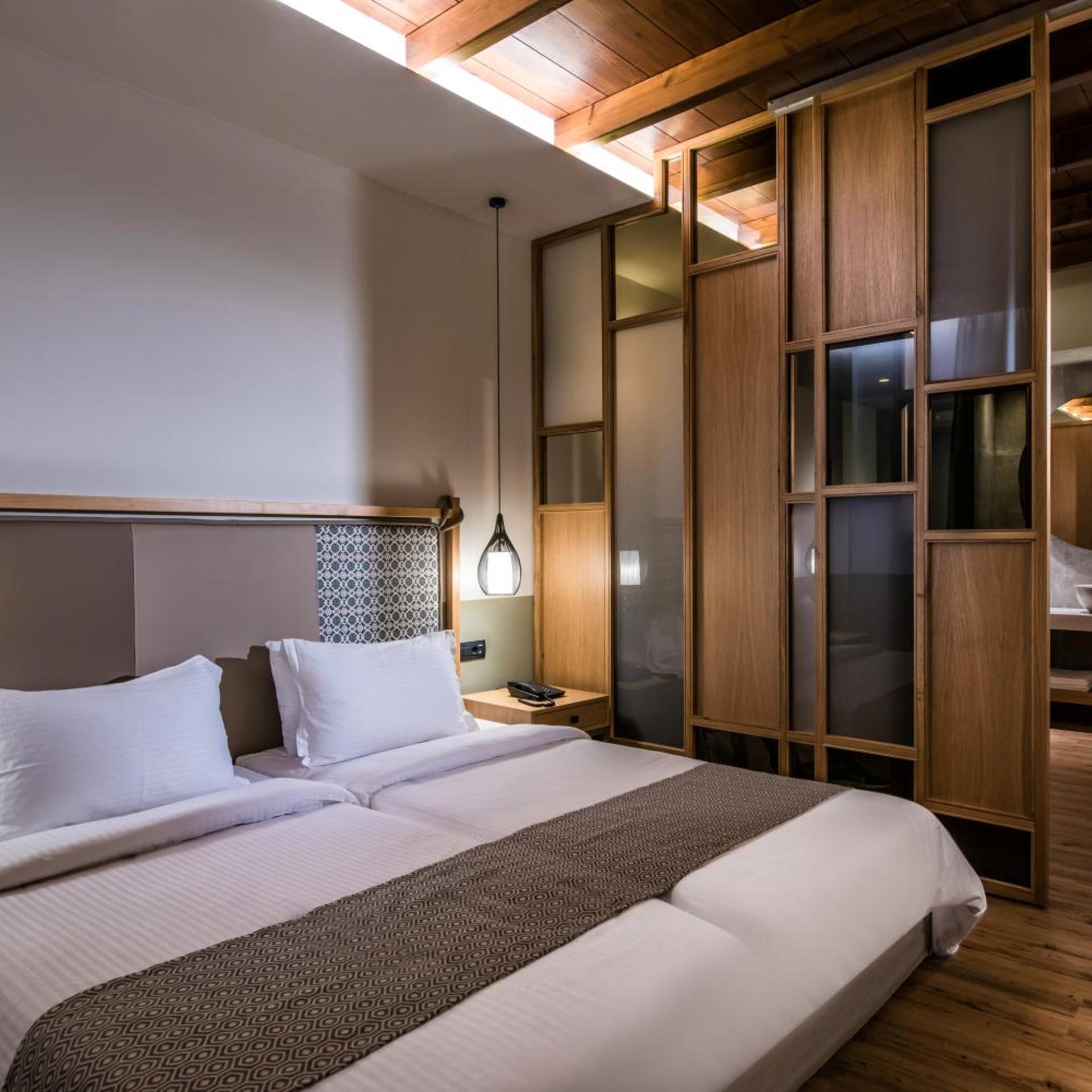 Suite, Balcony