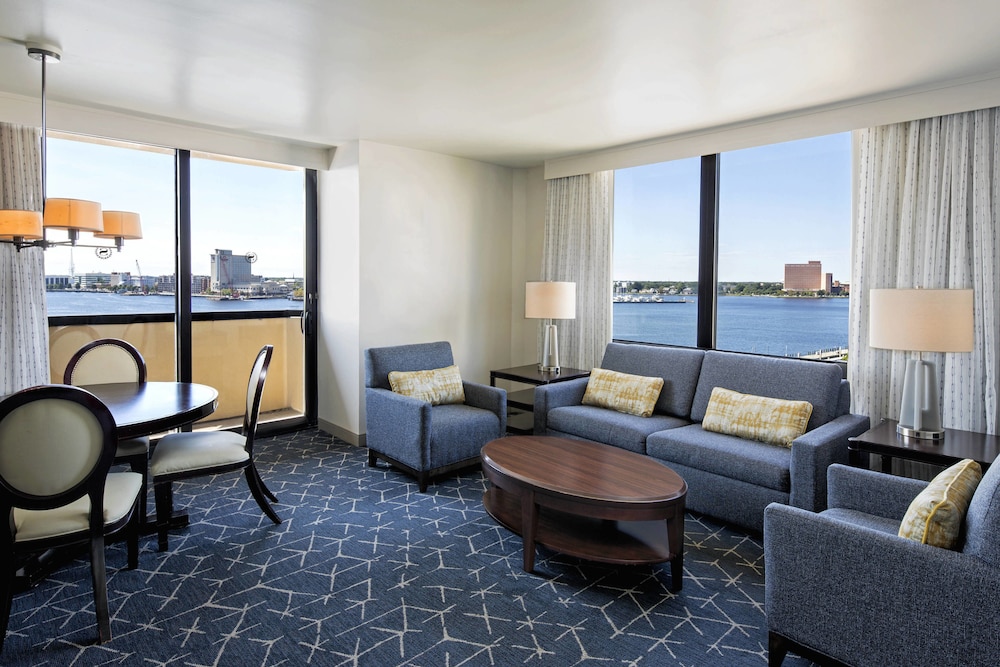Sheraton Norfolk Waterside 28/55