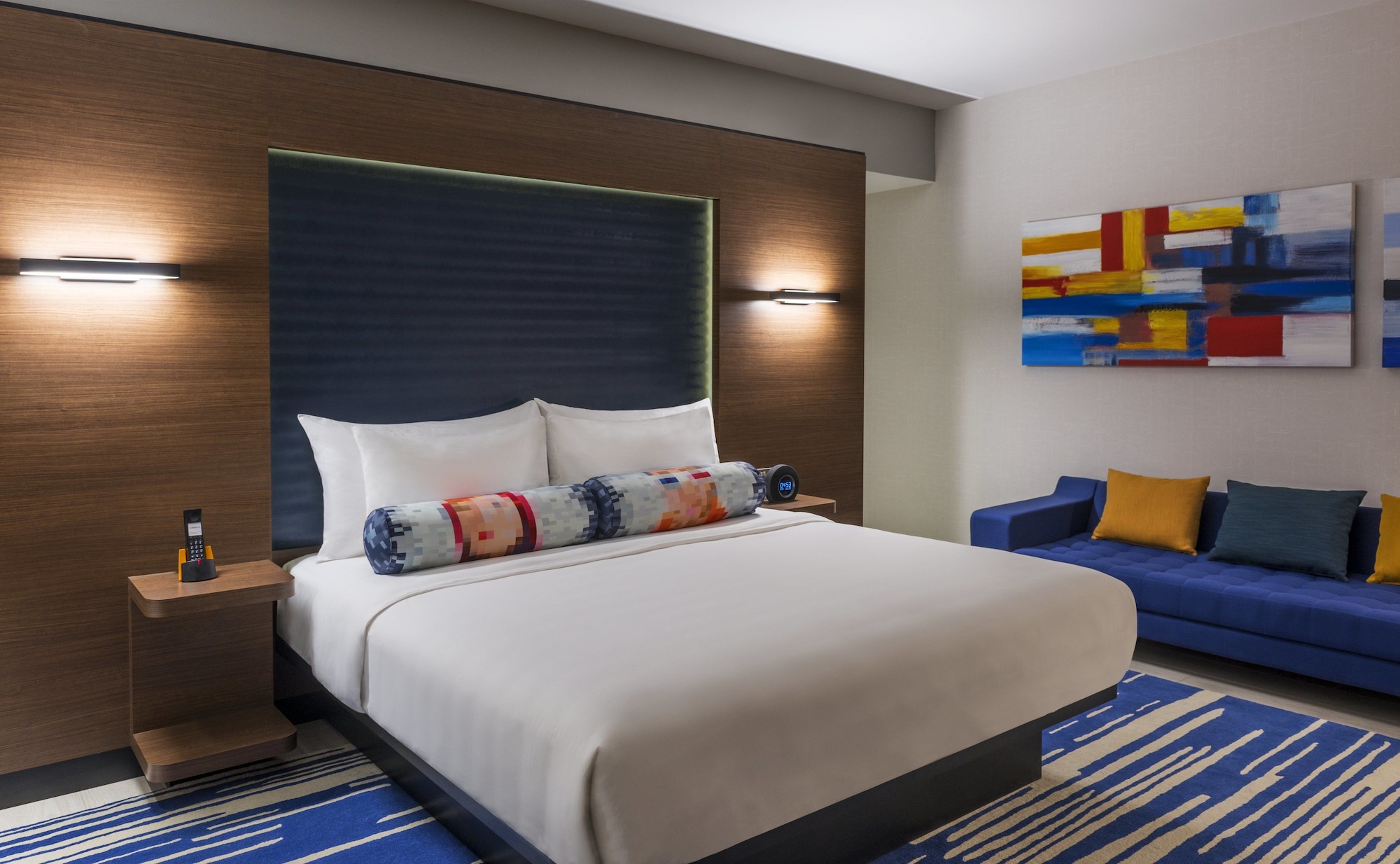 Ultra Savvy, Suite, King Bed