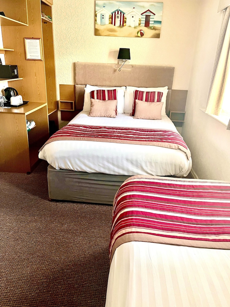 ROOM, TWIN BEDS