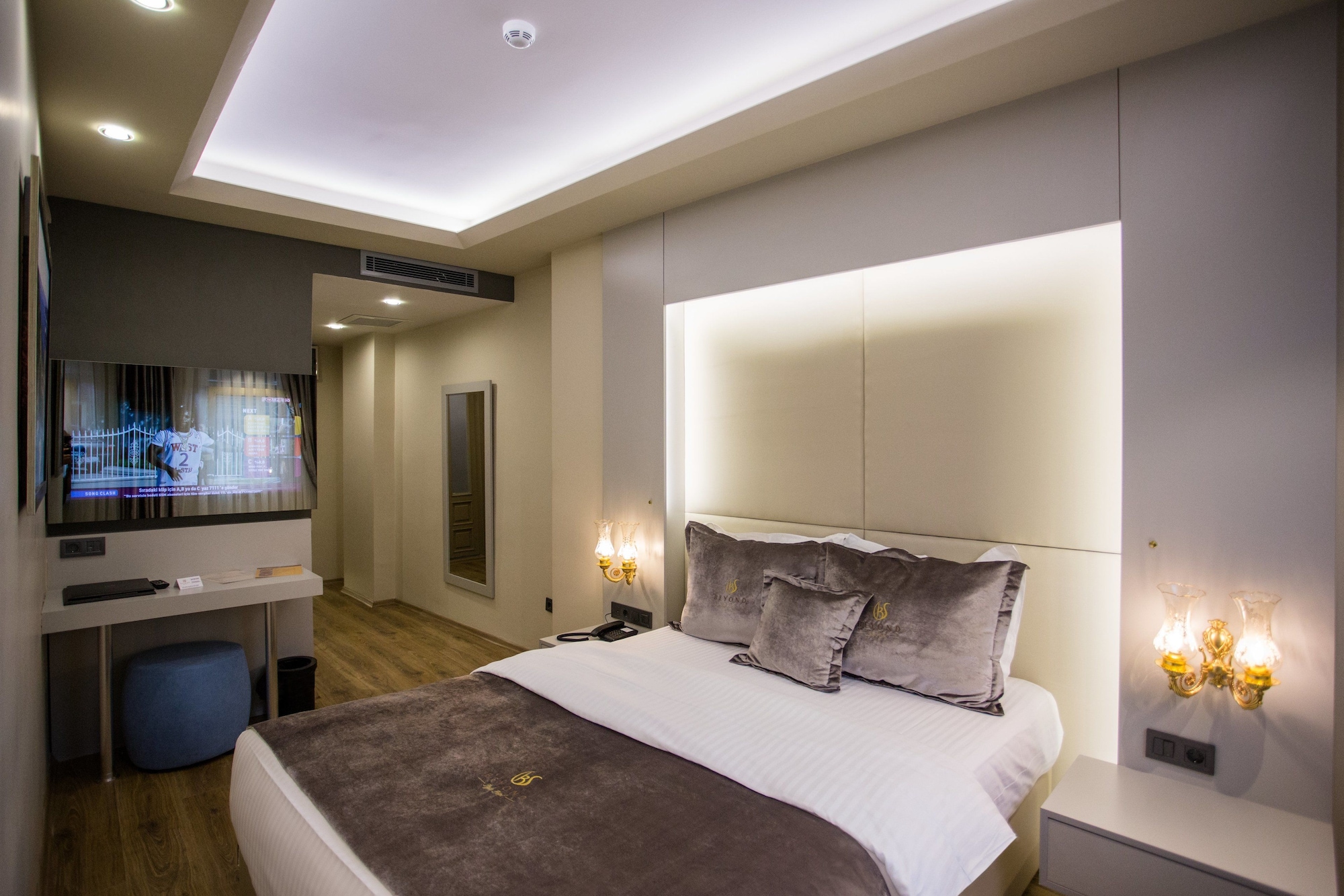 DELUXE, DOUBLE BED