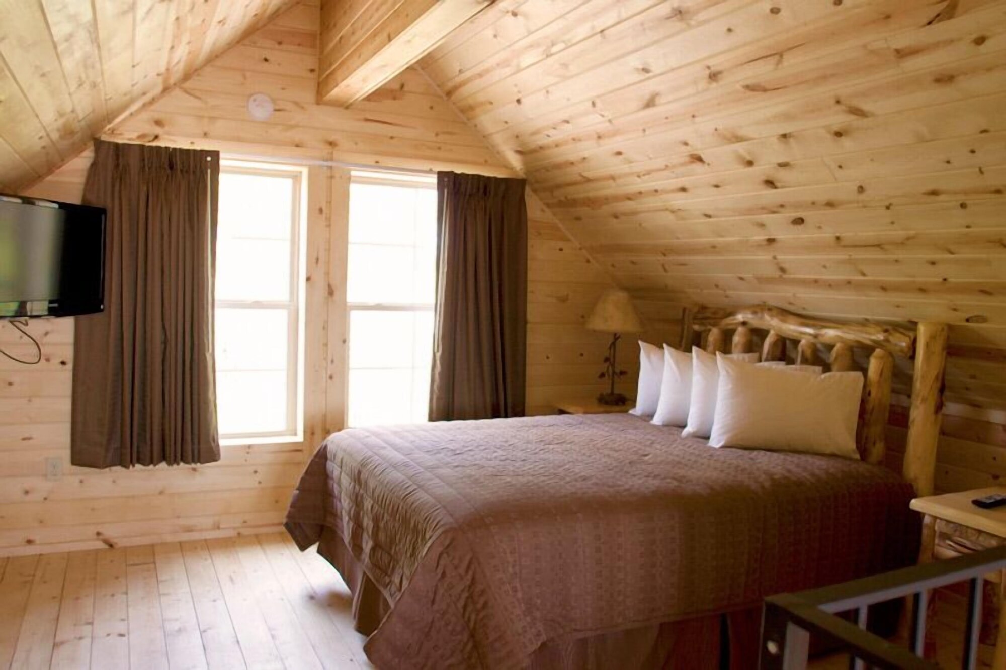 Senior, Cabin, King Bed, 2 Queen Beds, Sofa, Accessible