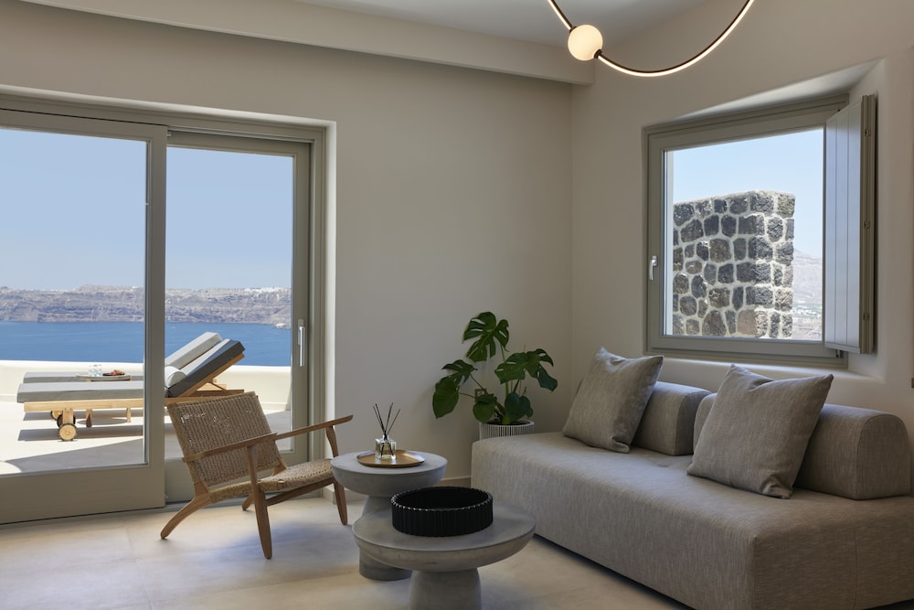 Apanemo Hotel and Suites 39/59